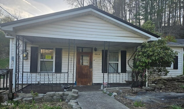 view of front facade featuring a porch
