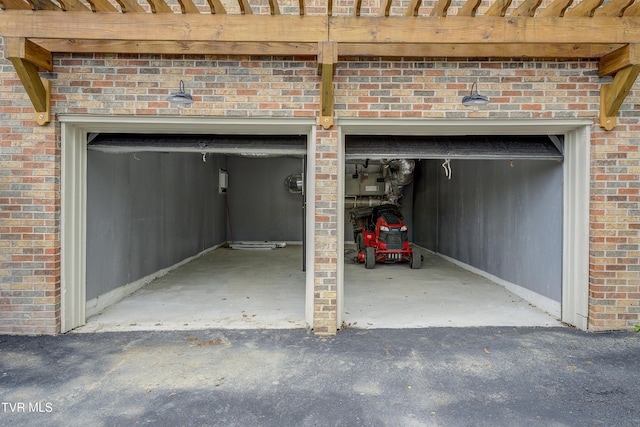 368 New Hope Rd, Jonesborough, TN 37659 - garage featuring driveway
