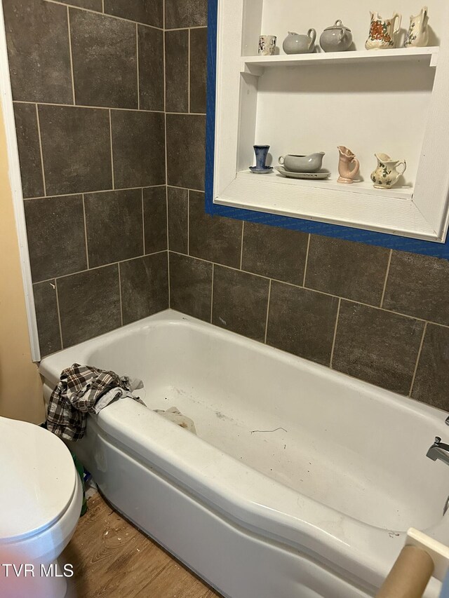 604 E Church Hill St, Greeneville, TN 37745 - bathroom featuring wood finished floors, toilet, and a bathing tub