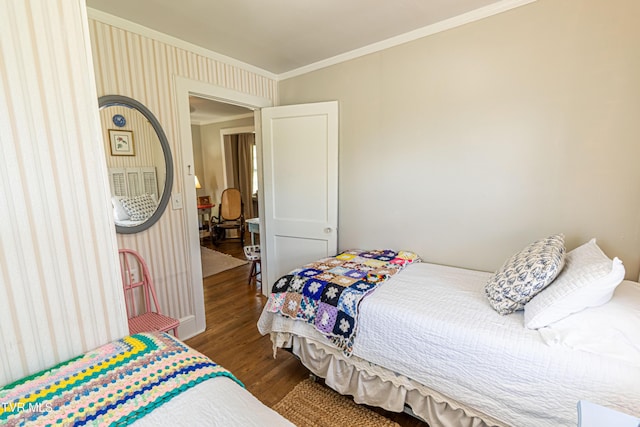 313 SE Tanner St, Abingdon, VA 24210 - bedroom featuring wood finished floors and crown molding