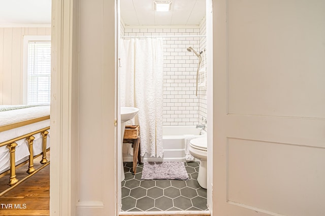 313 SE Tanner St, Abingdon, VA 24210 - bathroom featuring shower / tub combo, tile patterned floors, and toilet