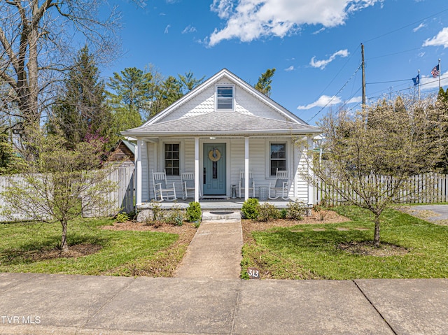 313 SE Tanner St, Abingdon, VA 24210 - bungalow featuring a porch, fence, a front yard, and roof with shingles