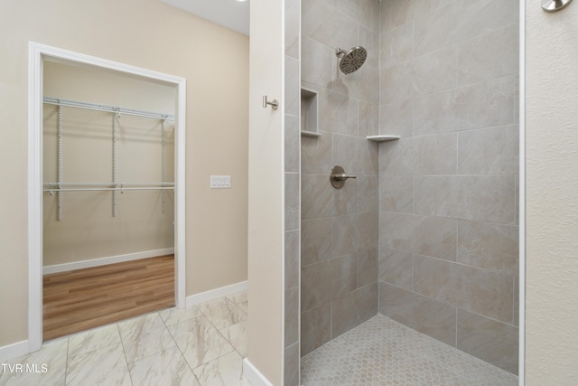 332 Tom Patterson Trl, Dandridge, TN 37725 - full bathroom featuring tiled shower, baseboards, and a walk in closet