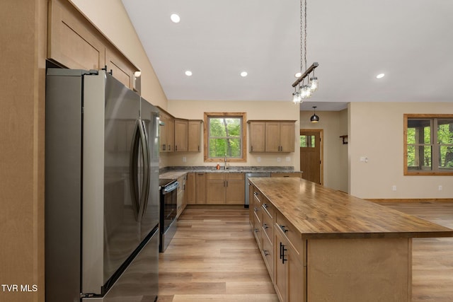 332 Tom Patterson Trl, Dandridge, TN 37725 - kitchen featuring appliances with stainless steel finishes, wood counters, a kitchen island, light wood-type flooring, and plenty of natural light