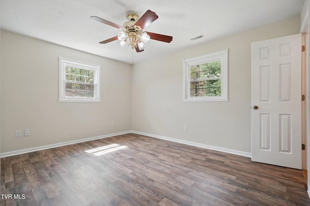 536 Chadwell Rd, Kingsport, TN 37660 - unfurnished room featuring plenty of natural light, dark wood-style floors, and ceiling fan
