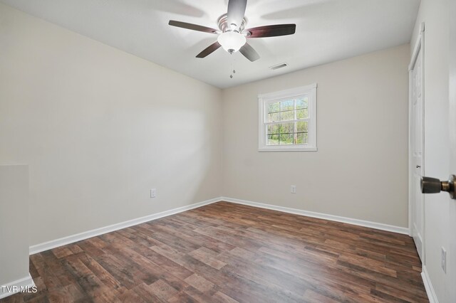 536 Chadwell Rd, Kingsport, TN 37660 - unfurnished bedroom with dark wood-type flooring, visible vents, baseboards, and ceiling fan
