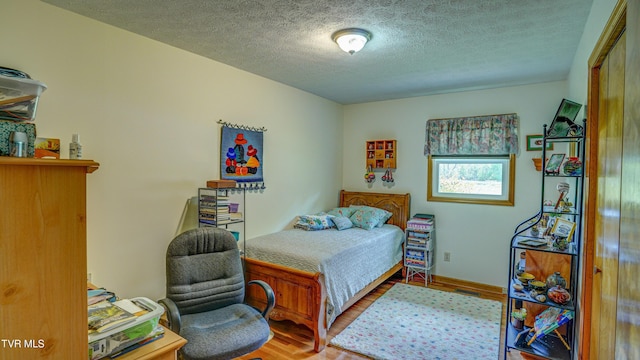 683 Ridge Rd, Piney Flats, TN 37686 - bedroom with baseboards, visible vents, wood finished floors, and a textured ceiling