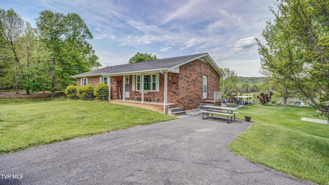 683 Ridge Rd, Piney Flats, TN 37686 - ranch-style home with a front lawn and brick siding