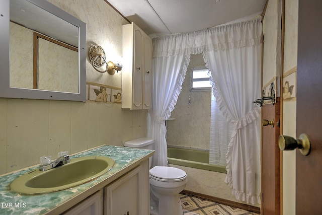 4418 Weaver Pike, Bluff City, TN 37618 - full bathroom featuring toilet, vanity, and shower / bath combo with shower curtain