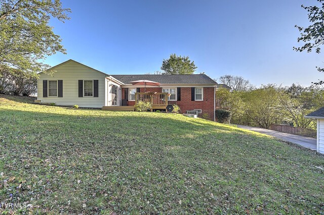 344 Virginia Dr, Bristol, VA 24201 - single story home with brick siding, a front yard, and a deck