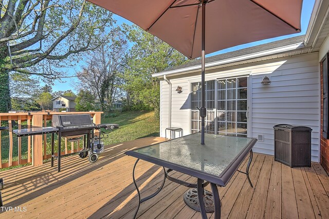 344 Virginia Dr, Bristol, VA 24201 - deck with grilling area and outdoor dining space
