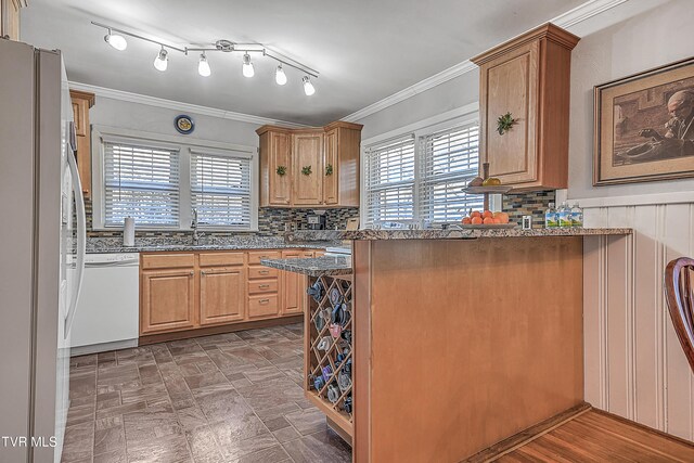 344 Virginia Dr, Bristol, VA 24201 - kitchen featuring a peninsula, a sink, decorative backsplash, dishwasher, and refrigerator
