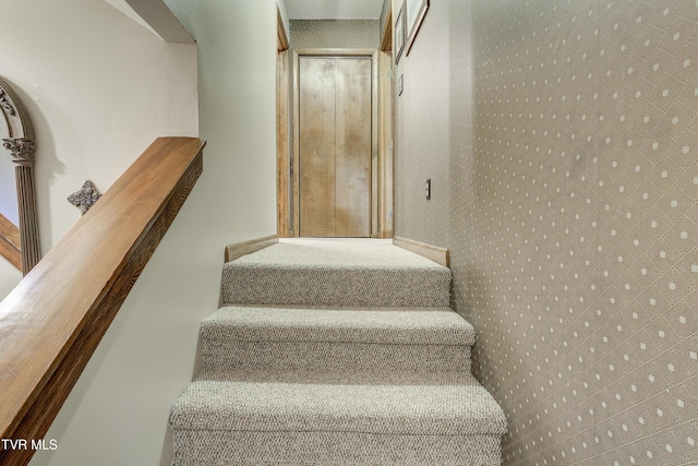 768 Lake Point Dr, Piney Flats, TN 37686 - view of stairway