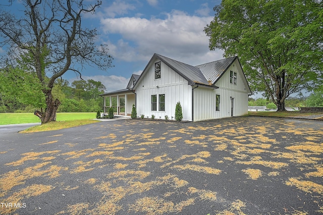 1545 Slover Springs Rd, Dandridge, TN 37725