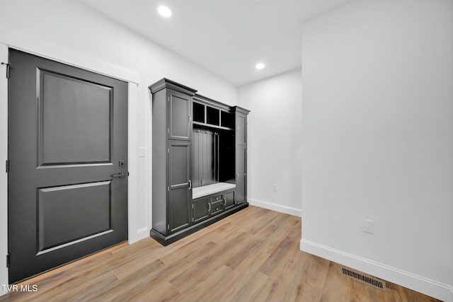 330 Bogey Dr, Abingdon, VA 24211 - interior space with recessed lighting, baseboards, visible vents, and light wood-type flooring