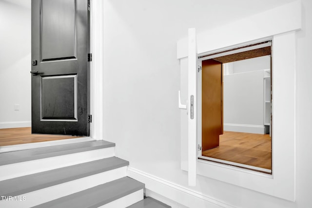 330 Bogey Dr, Abingdon, VA 24211 - view of stairway