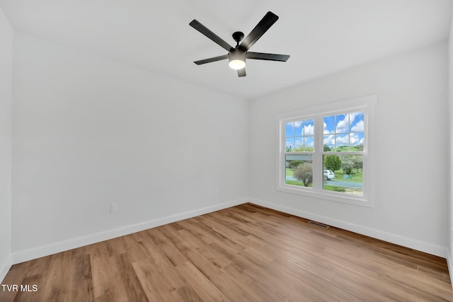 330 Bogey Dr, Abingdon, VA 24211 - unfurnished room with light wood-style flooring, visible vents, baseboards, and ceiling fan