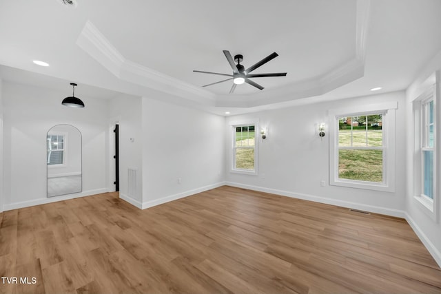 330 Bogey Dr, Abingdon, VA 24211 - empty room featuring light wood-style floors, ceiling fan, a tray ceiling, ornamental molding, and recessed lighting