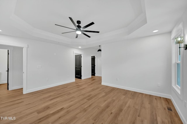 330 Bogey Dr, Abingdon, VA 24211 - empty room featuring light wood finished floors, visible vents, a ceiling fan, crown molding, and a raised ceiling