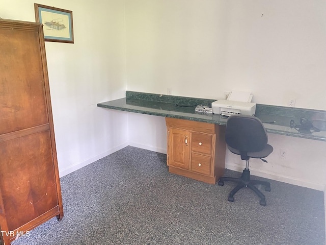 office area with baseboards and built in desk