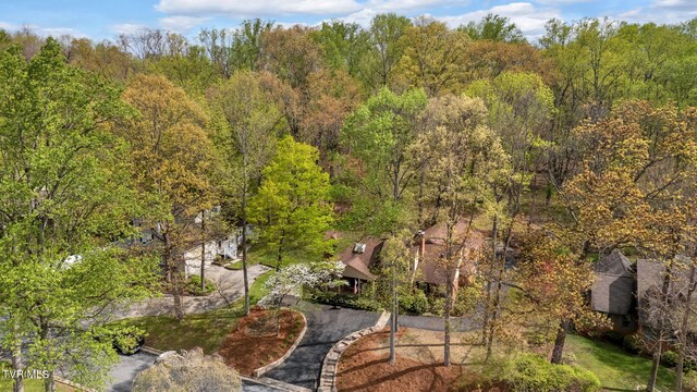 birds eye view of property featuring a wooded view