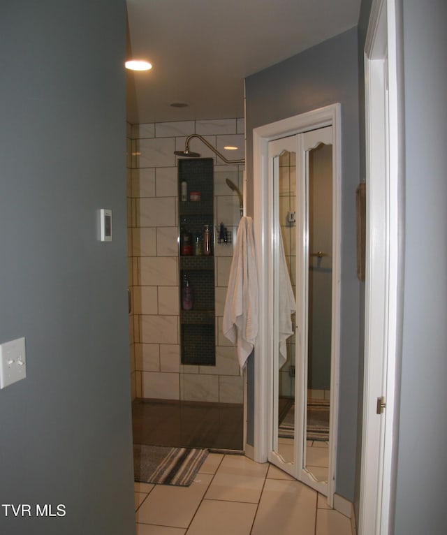 304 Tunnel Dr, Dryden, VA 24243 - bathroom featuring a tile shower and tile patterned flooring