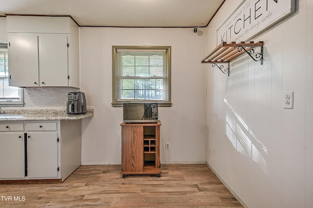 2856 Watauga Rd, Johnson City, TN 37601 - kitchen featuring light countertops, backsplash, light wood-style flooring, and plenty of natural light