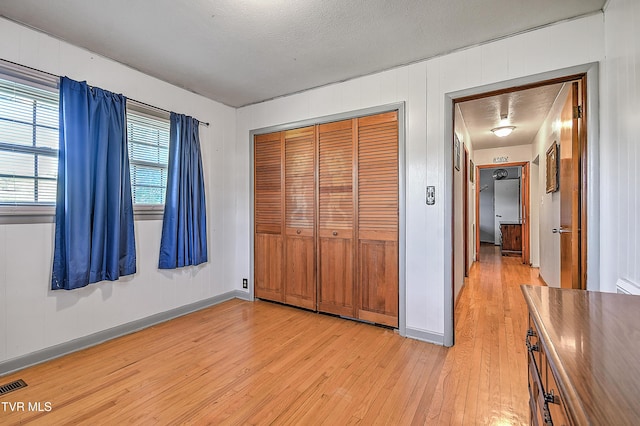 2856 Watauga Rd, Johnson City, TN 37601 - unfurnished bedroom with light wood-type flooring, a closet, baseboards, and visible vents