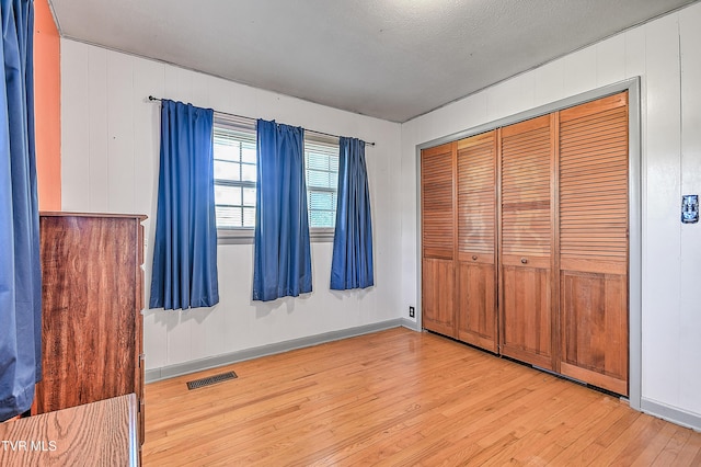 2856 Watauga Rd, Johnson City, TN 37601 - unfurnished bedroom with a closet, light wood-type flooring, visible vents, and baseboards
