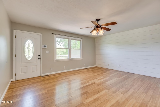 112 Fairwood St, Kingsport, TN 37660 - foyer with baseboards, a ceiling fan, and light wood-style floors