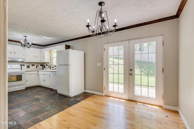 112 Fairwood St, Kingsport, TN 37660 - kitchen with under cabinet range hood, white appliances, crown molding, a chandelier, and a textured ceiling
