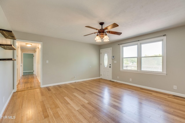 112 Fairwood St, Kingsport, TN 37660 - entrance foyer featuring light wood-style flooring, visible vents, baseboards, and ceiling fan