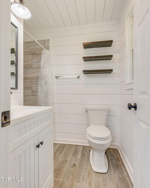 112 Fairwood St, Kingsport, TN 37660 - full bath featuring curtained shower, wood finished floors, toilet, vanity, and wood ceiling