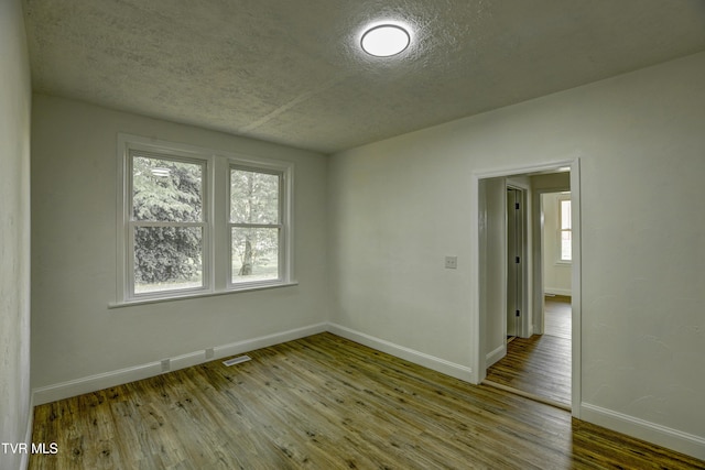 908 Columbia Rd, Bristol, TN 37620 - spare room with baseboards, wood finished floors, a textured ceiling, and visible vents