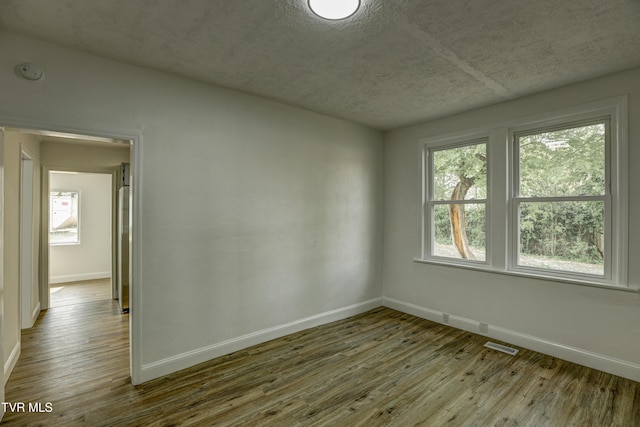 908 Columbia Rd, Bristol, TN 37620 - empty room featuring a textured ceiling, wood finished floors, visible vents, and baseboards