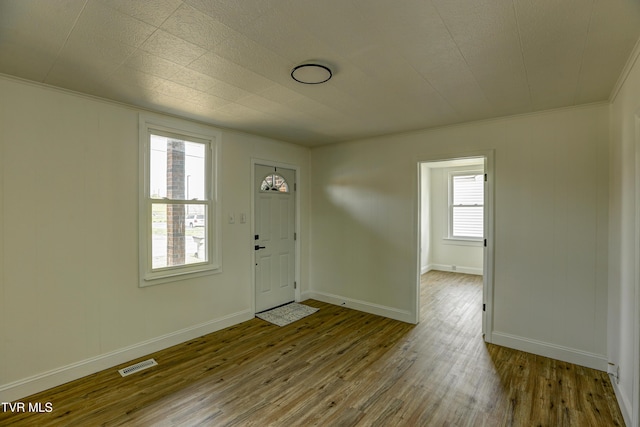 908 Columbia Rd, Bristol, TN 37620 - entrance foyer with baseboards, crown molding, wood finished floors, and visible vents