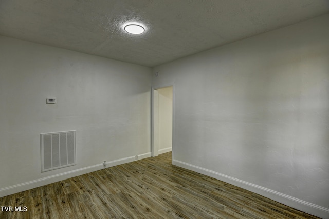 908 Columbia Rd, Bristol, TN 37620 - unfurnished room featuring baseboards, wood finished floors, visible vents, and a textured ceiling