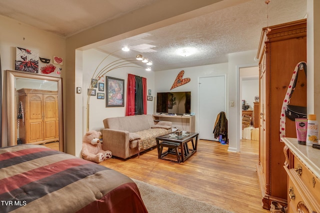 226 Delaney St, Bristol, TN 37620 - bedroom featuring light wood-style flooring