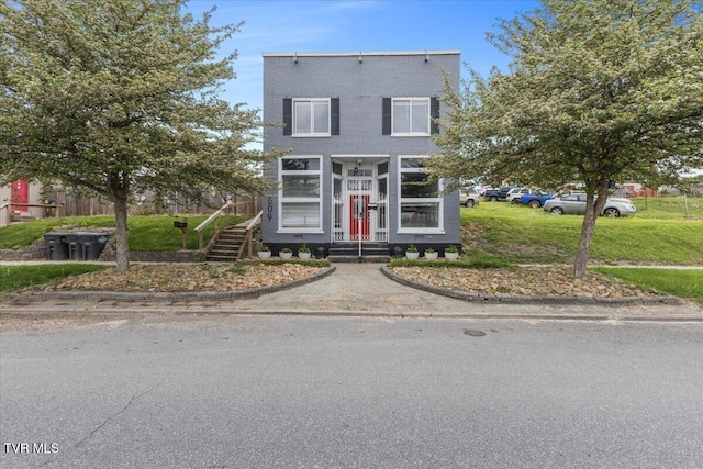 809 E Sullivan St, Kingsport, TN 37660 - view of property with a front lawn