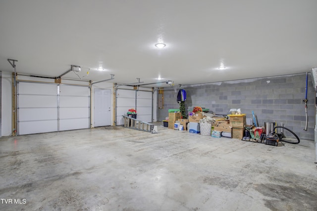 garage featuring concrete block wall