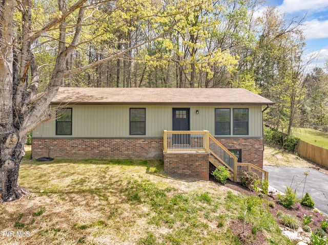 ranch-style house featuring brick siding and a front yard