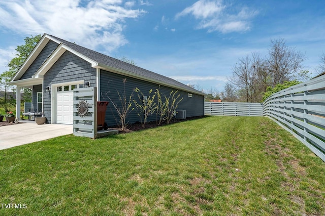 125 Lynn Rd, Johnson City, TN 37604 - garage with cooling unit, fence, and driveway