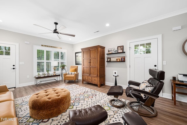 125 Lynn Rd, Johnson City, TN 37604 - living area with light wood-type flooring, baseboards, visible vents, recessed lighting, and ceiling fan