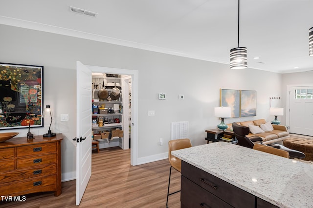 125 Lynn Rd, Johnson City, TN 37604 - kitchen with visible vents, light wood finished floors, baseboards, and a kitchen breakfast bar