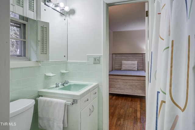 103 Dogwood Ln, Johnson City, TN 37604 - ensuite bathroom with toilet, tile walls, ensuite bathroom, wood finished floors, and vanity