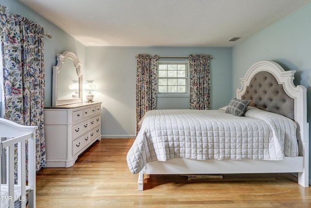 103 Dogwood Ln, Johnson City, TN 37604 - bedroom featuring baseboards, visible vents, and light wood-style flooring