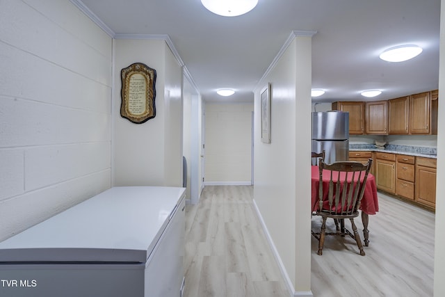 103 Dogwood Ln, Johnson City, TN 37604 - hall with light wood finished floors, baseboards, and ornamental molding