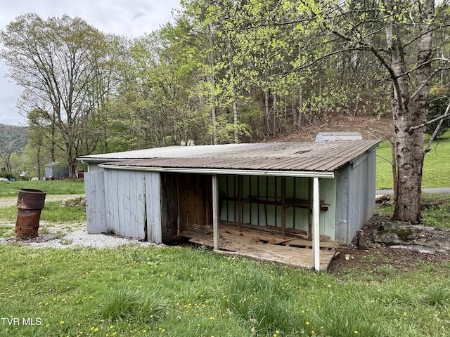 136 Gentry Mountain Rd, Erwin, TN 37650 - view of pole building featuring a lawn