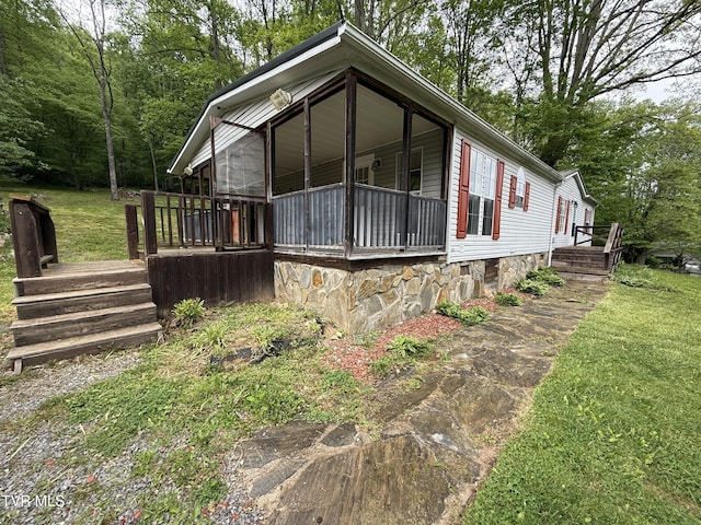 136 Gentry Mountain Rd, Erwin, TN 37650 - manufactured / mobile home featuring a front yard