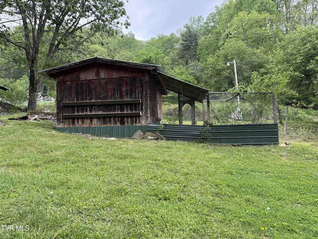 136 Gentry Mountain Rd, Erwin, TN 37650 - view of outdoor structure featuring an outdoor structure and a view of trees